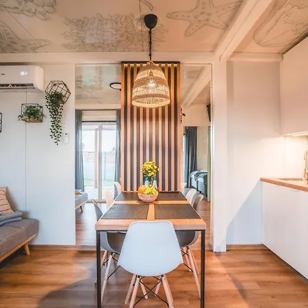 Semesterbostad Rresort - Klimatyzowane Domki Nad Morzem - Basen I Sauna Rewal