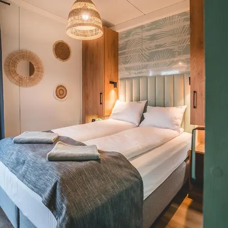 Holiday home Rresort - Z Krytym I Podgrzewanym Basenem, Sauna, Wifi, Parking W Cenie! Rewal
