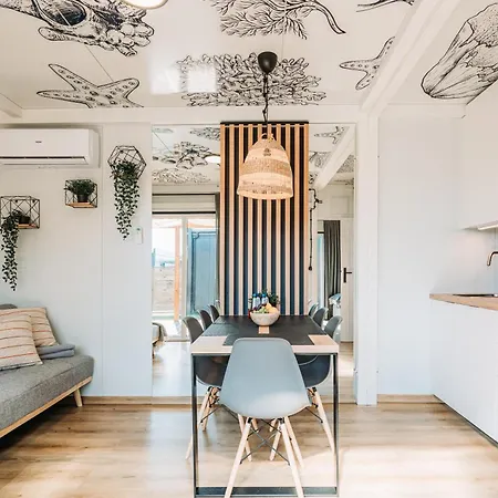 Rresort - Komfortowe Domki Nad Morzem Z Basenem *