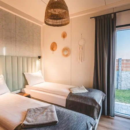 Rresort - Komfortowe Domki Nad Morzem Z Basenem Nyaraló